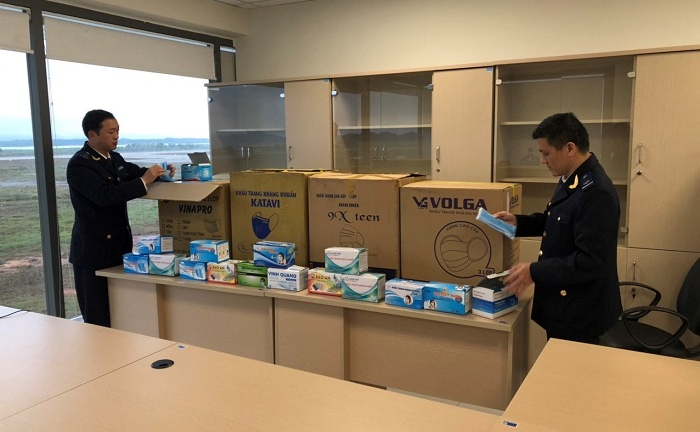 Gom gần 24.000 khẩu trang trôi nổi ở TP.HCM để tuồn sang 'tâm dịch' Trung Quốc